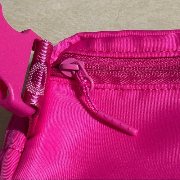 NWT Lululemon Everywhere Belt Bag 1L Sonic Pink Logo Strap - Picture 8 of 9